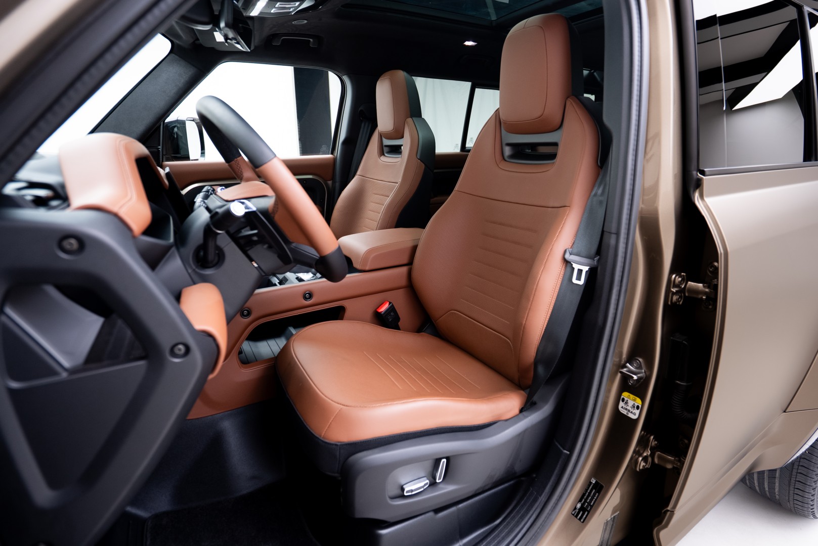 2025 LAND ROVER DEFENDER P635 OCTA | GCC 5 YEARS WARRANTY | 635 HP | HIGH SPEC 